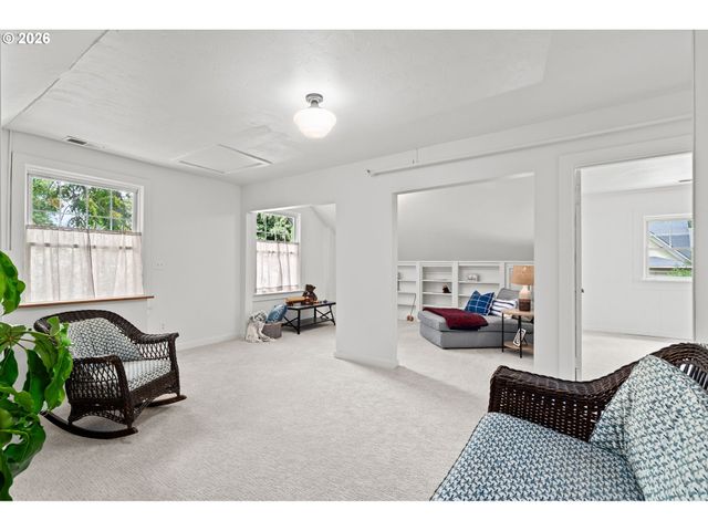 8867 Se 10TH Ave, Portland, OR 97202