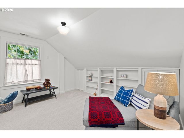 8867 Se 10TH Ave, Portland, OR 97202