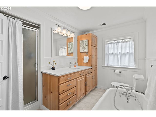 8867 Se 10TH Ave, Portland, OR 97202