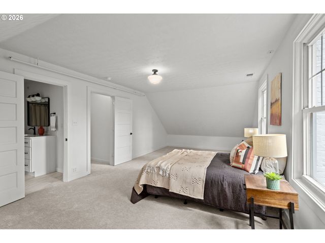 8867 Se 10TH Ave, Portland, OR 97202