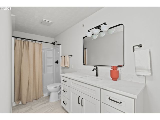 8867 Se 10TH Ave, Portland, OR 97202