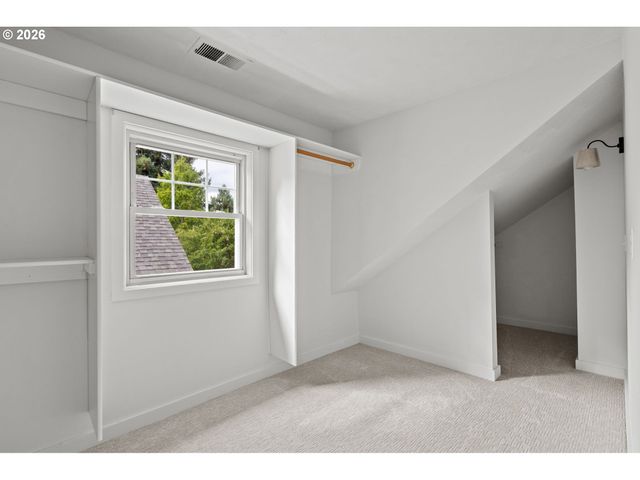 8867 Se 10TH Ave, Portland, OR 97202