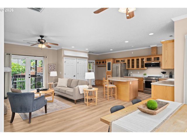 8867 Se 10TH Ave, Portland, OR 97202