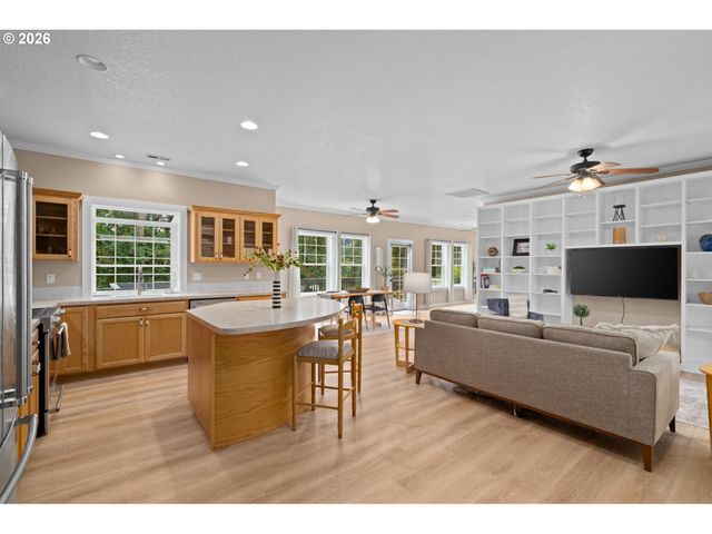 8867 Se 10TH Ave, Portland, OR 97202