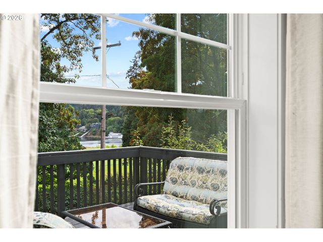8867 Se 10TH Ave, Portland, OR 97202