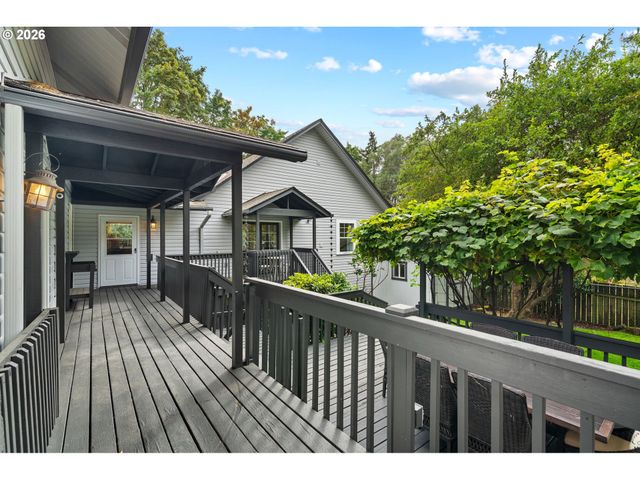 8867 Se 10TH Ave, Portland, OR 97202