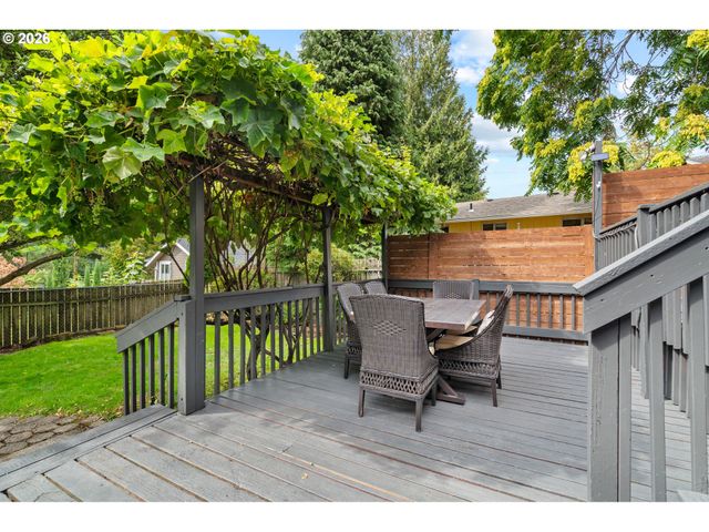 8867 Se 10TH Ave, Portland, OR 97202