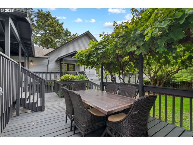 8867 Se 10TH Ave, Portland, OR 97202