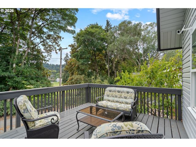8867 Se 10TH Ave, Portland, OR 97202