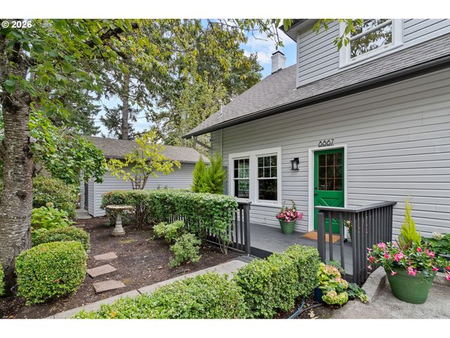 8867 Se 10TH Ave, Portland, OR 97202