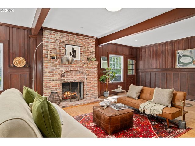 8867 Se 10TH Ave, Portland, OR 97202