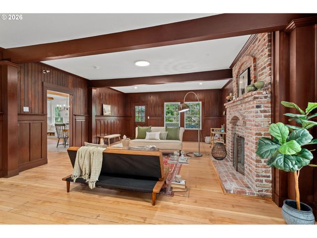8867 Se 10TH Ave, Portland, OR 97202