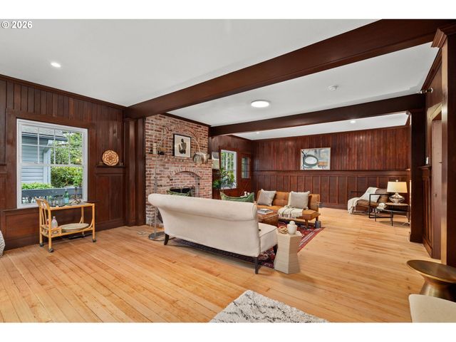 8867 Se 10TH Ave, Portland, OR 97202