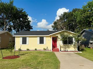 1511 Avenue E, Danbury, TX 77534
