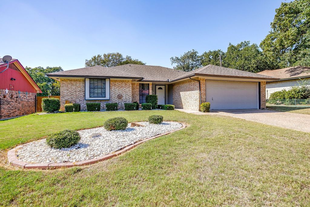 325 Shady Lane, Azle, TX 76020