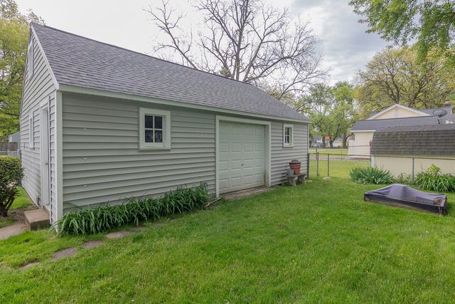 1334 Homecrest Avenue, Kalamazoo, MI 49001