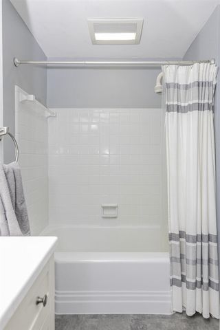 1334 Homecrest Avenue, Kalamazoo, MI 49001