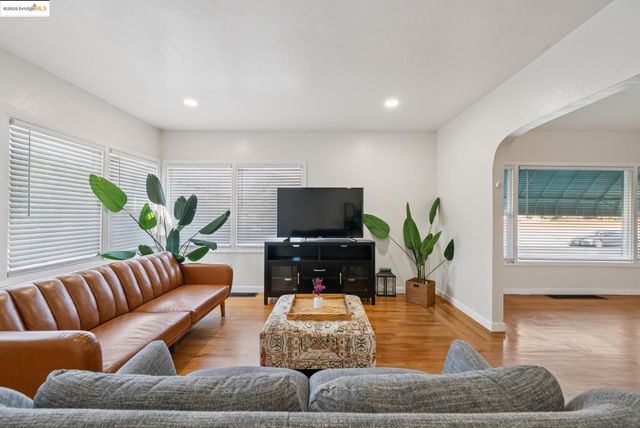 722 W 11th St., Antioch, CA 94509