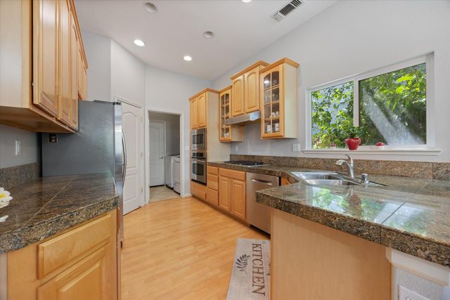 3080 Palmate Way, Sacramento, CA 95834