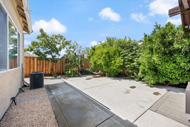 3080 Palmate Way, Sacramento, CA 95834