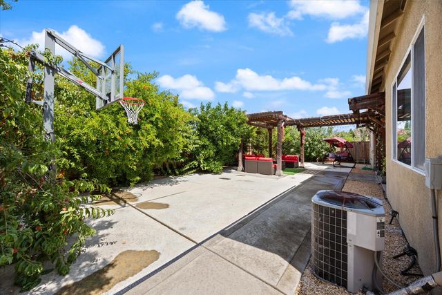 3080 Palmate Way, Sacramento, CA 95834