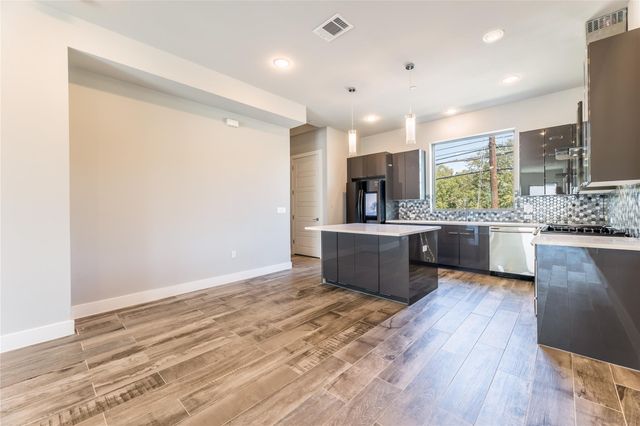 1417 Kramer LN 9, Austin, TX 78758