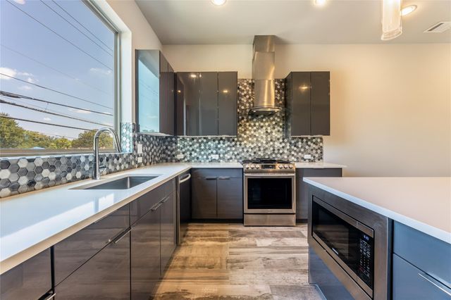 1417 Kramer LN 9, Austin, TX 78758