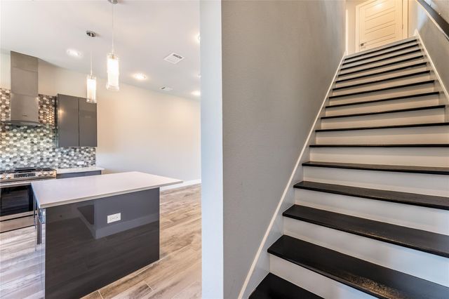 1417 Kramer LN 9, Austin, TX 78758