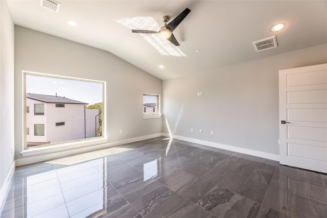 1417 Kramer LN 9, Austin, TX 78758