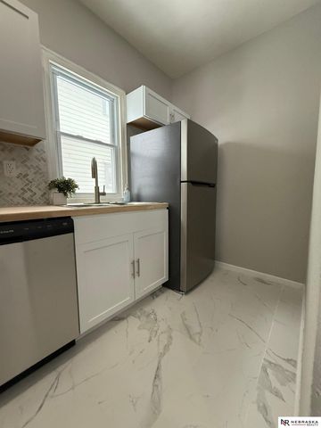 1446 S 11th Street, Lincoln, NE 68502