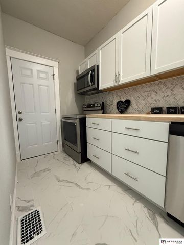 1446 S 11th Street, Lincoln, NE 68502
