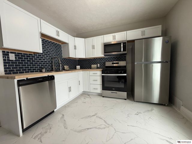 1446 S 11th Street, Lincoln, NE 68502