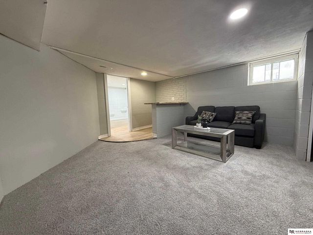 1446 S 11th Street, Lincoln, NE 68502