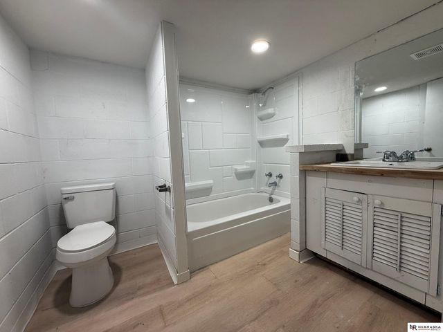 1446 S 11th Street, Lincoln, NE 68502