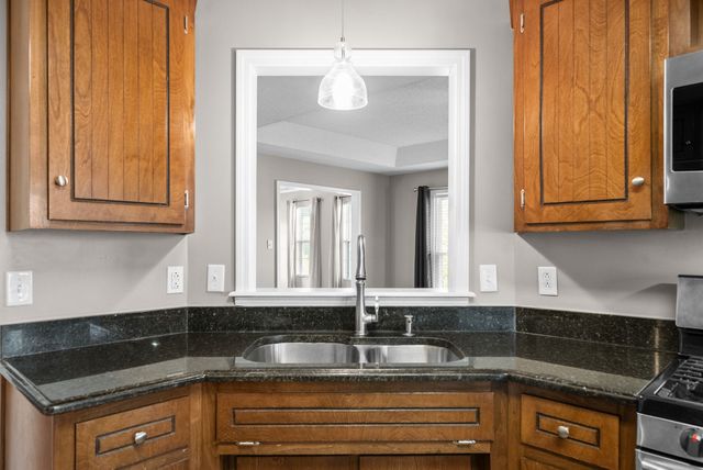 714 W Creek Dr, Clarksville, TN 37040