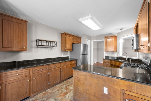 714 W Creek Dr, Clarksville, TN 37040