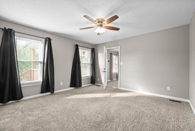 714 W Creek Dr, Clarksville, TN 37040