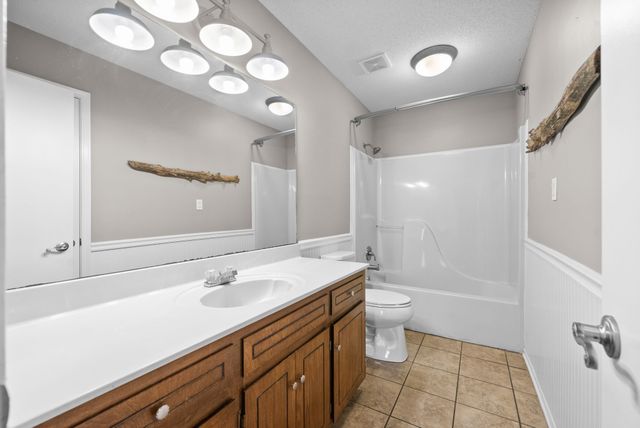 714 W Creek Dr, Clarksville, TN 37040