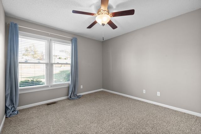 714 W Creek Dr, Clarksville, TN 37040