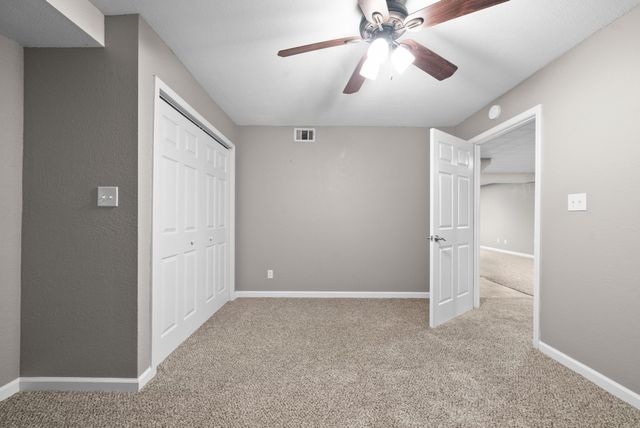 714 W Creek Dr, Clarksville, TN 37040