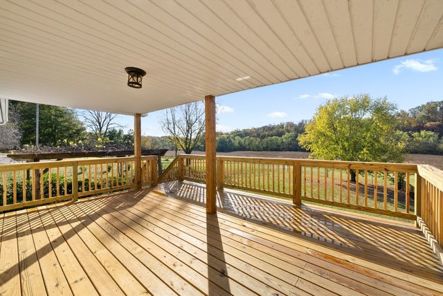 714 W Creek Dr, Clarksville, TN 37040