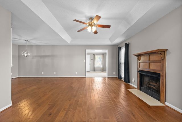 714 W Creek Dr, Clarksville, TN 37040