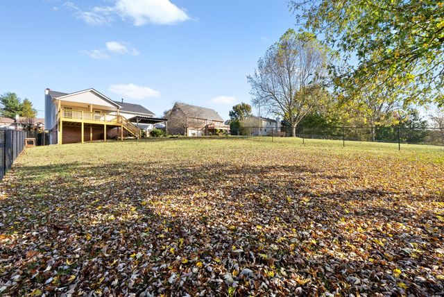 714 W Creek Dr, Clarksville, TN 37040