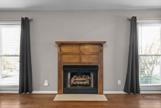 714 W Creek Dr, Clarksville, TN 37040