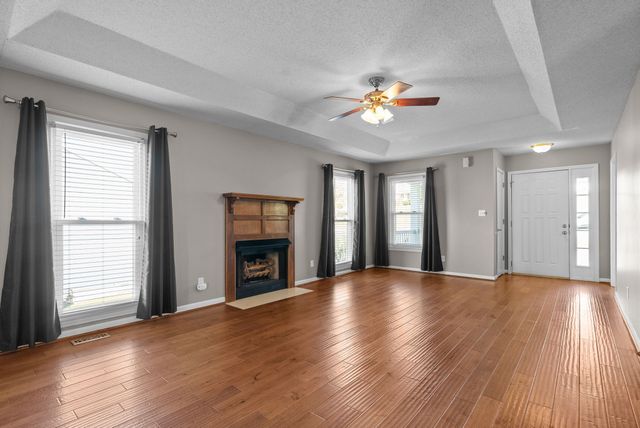 714 W Creek Dr, Clarksville, TN 37040