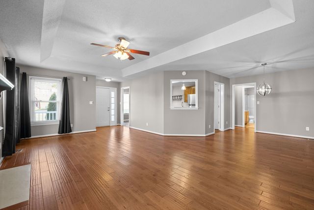 714 W Creek Dr, Clarksville, TN 37040