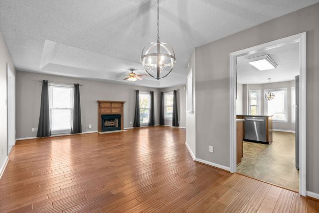 714 W Creek Dr, Clarksville, TN 37040