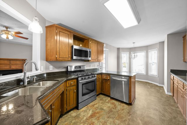 714 W Creek Dr, Clarksville, TN 37040