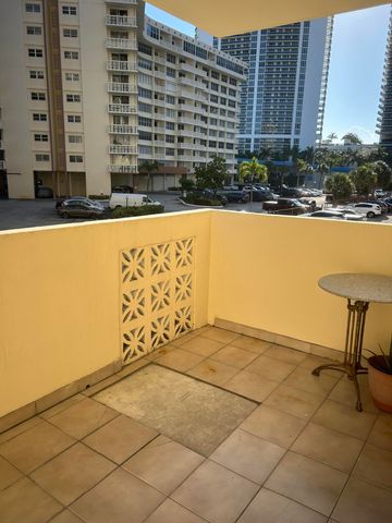 1833 S Ocean Drive 205, Hallandale Beach, FL 33009