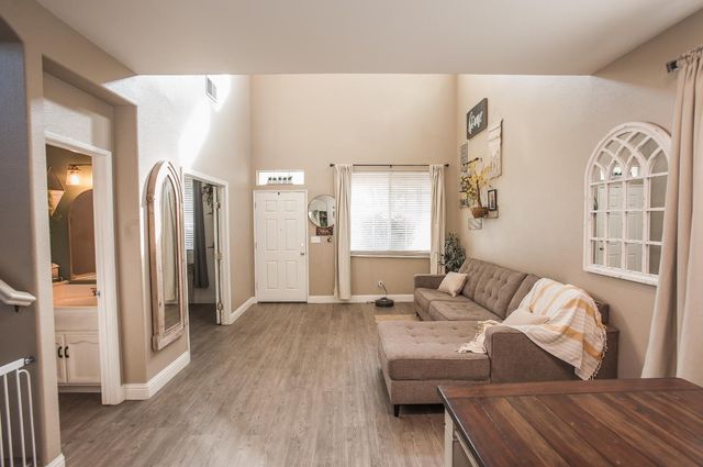 9355 Bennoel Way, Elk Grove, CA 95758